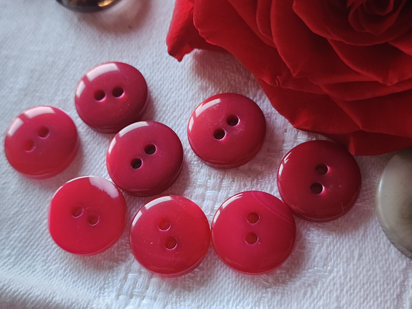 Lot 8 boutons vintage en nacre rose foncé trous 1,5 cm ref 2092