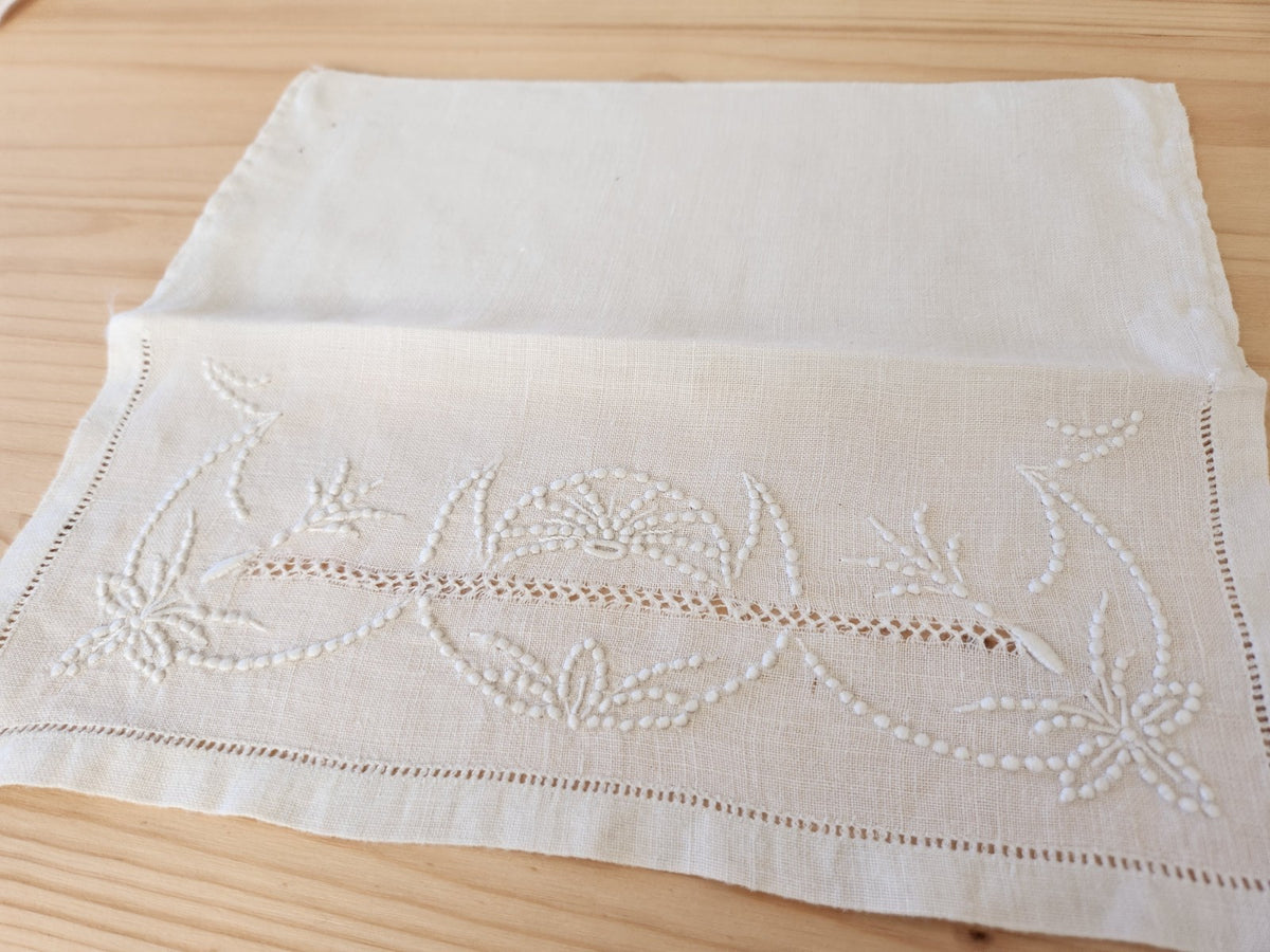 Ancien porte serviette  fait main dentelle broderie  pochette 11 cm sur 25 cm B8