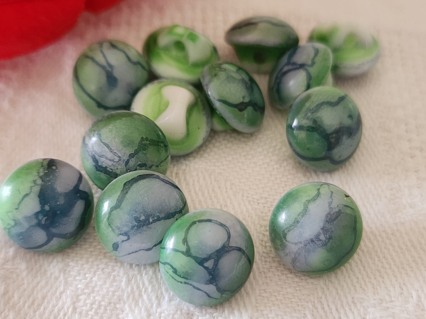 Lot 6 petits boutons vintage en verre  bleu vert 1 cm pied ancien ref 6442