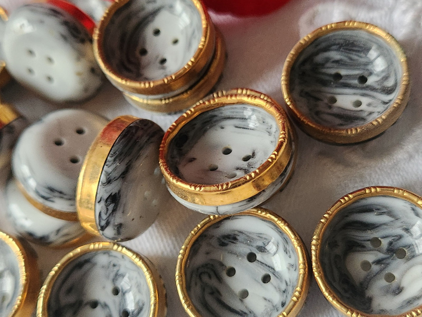 Lot 6  boutons vintage gris moucheté doré superbe 2,1 cm  ref 2065