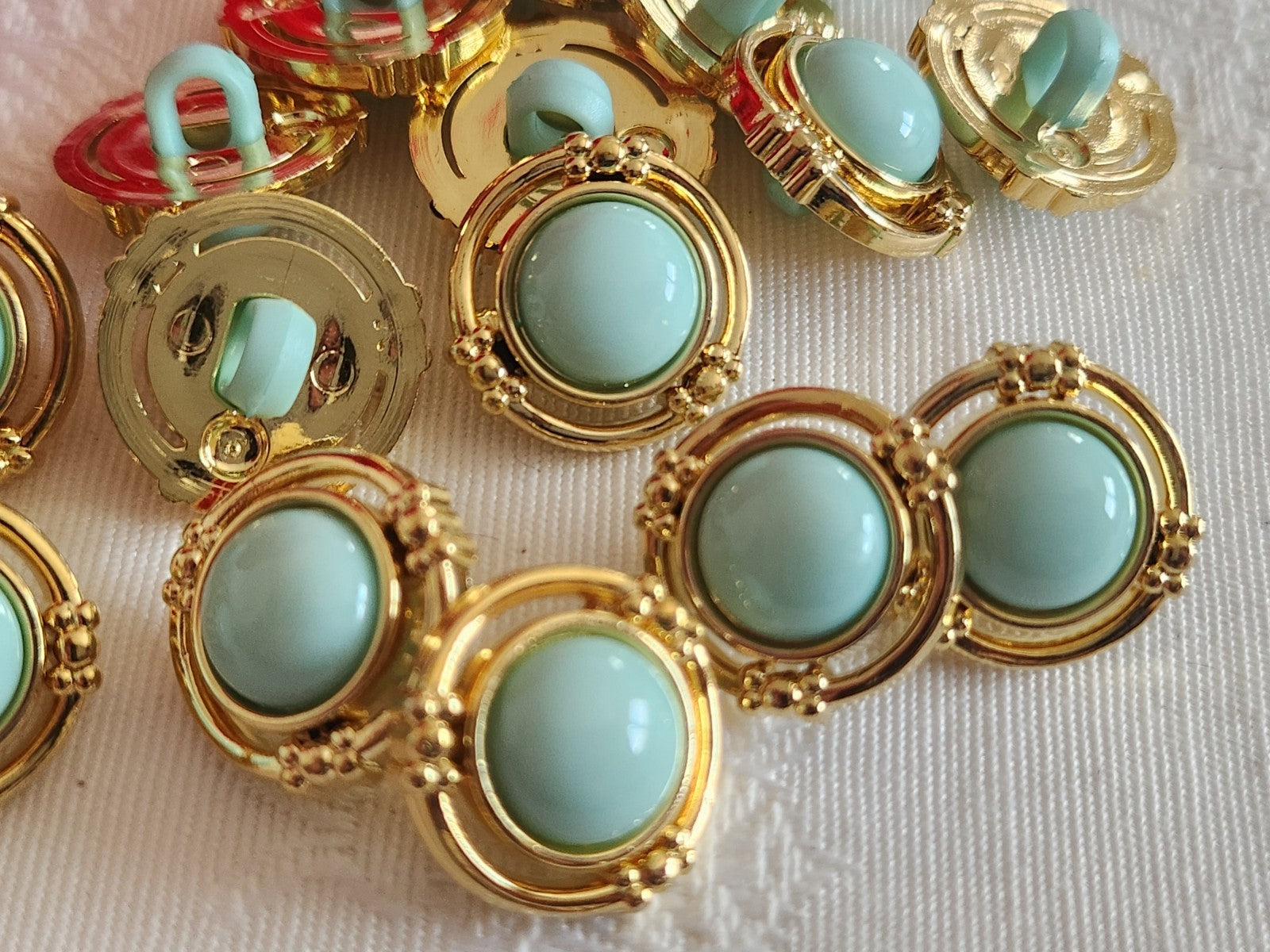 Lot 16 boutons acrylique bleu doré pied 1,5 cm fond d'atelier ref 6379