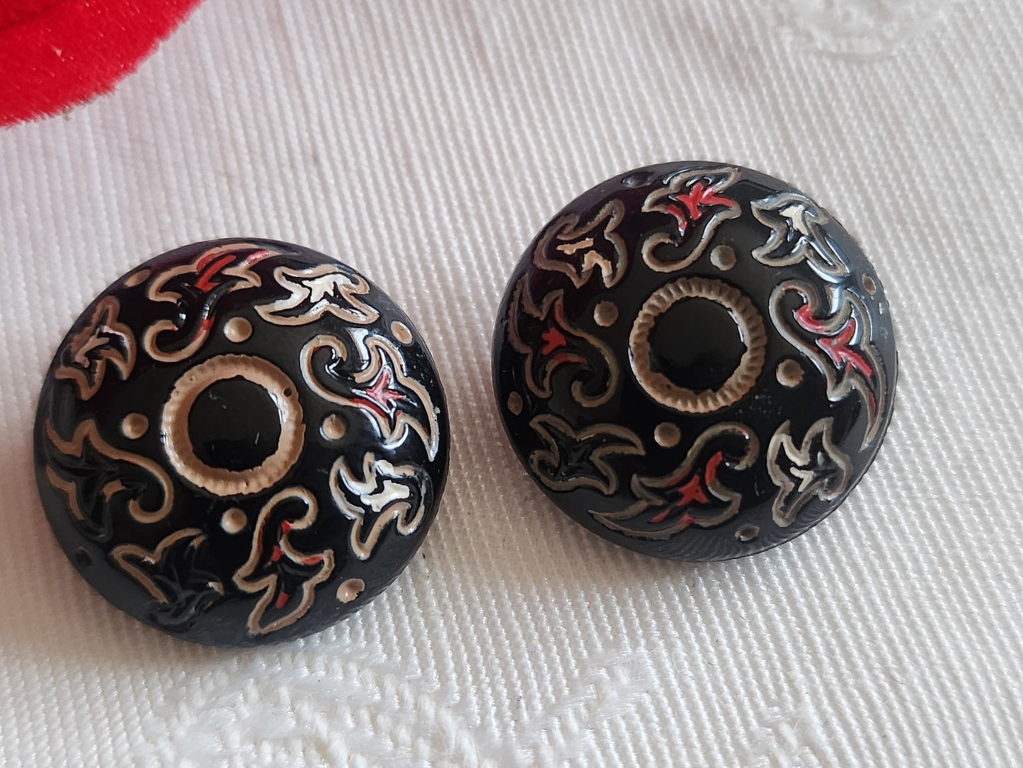 Duo boutons anciens en verre noir peint à pied   1,8 cm D15C