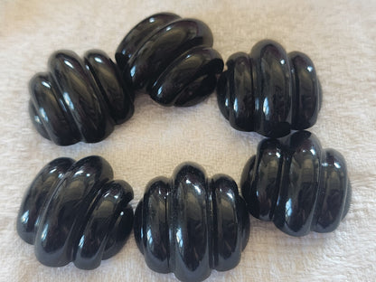 Lot 6  boutons vintage noir forme original pied plat 2 cm sur 2,1 cm ref 0056