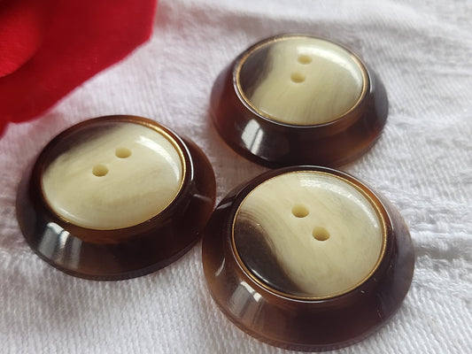 Trio boutons vintage effet corne base marron rous trous  2,7 cm ref 2309