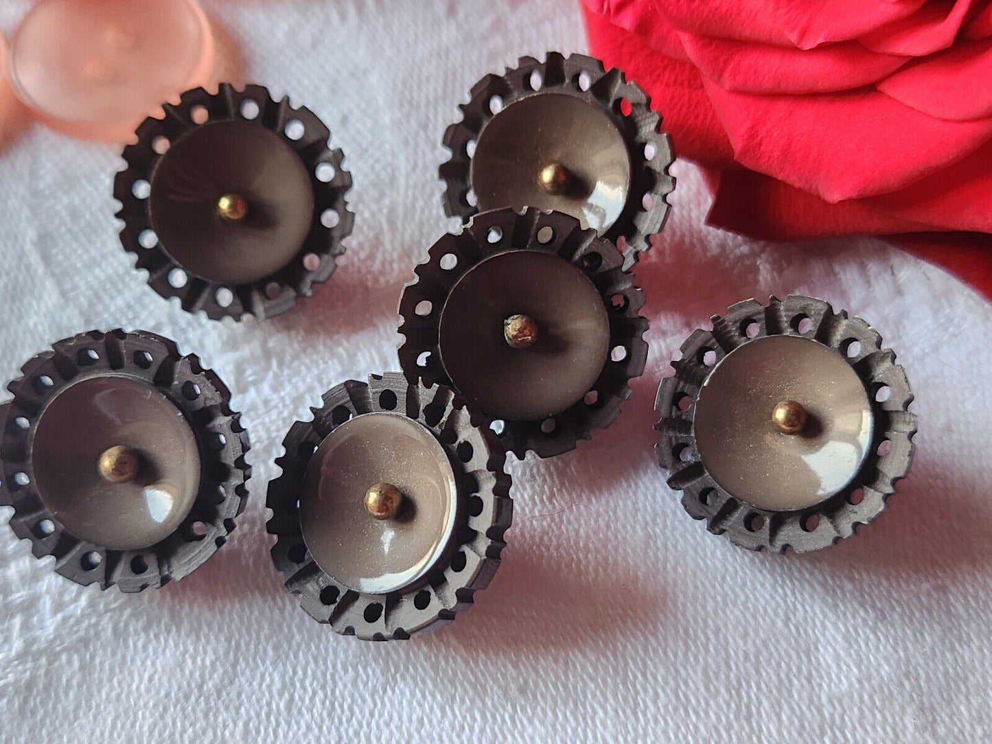 Collection lot 6 boutons anciens marron ajouré pied métal 1,9 cm ref 2104