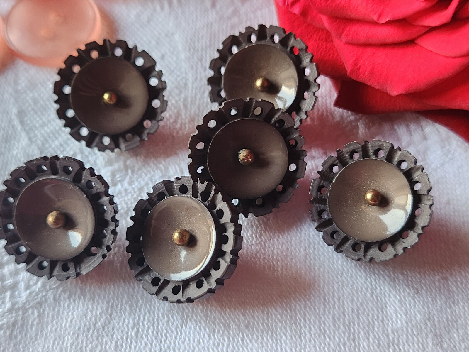 Collection lot 6 boutons anciens marron ajouré pied métal 1,9 cm ref 2104