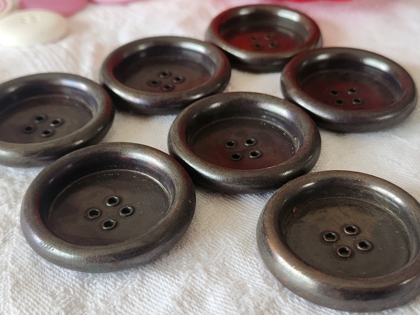 lot 7 gros boutons vintage en métal haut rebord  trous 3,3 cm ref 6414