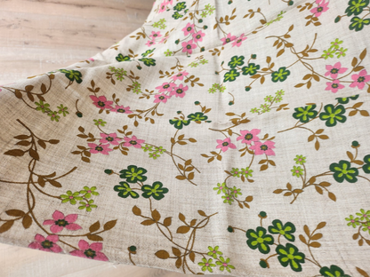 Nappe vintage avec 4 serviettes jamais utilises fleur 110sur 185 cm  B8