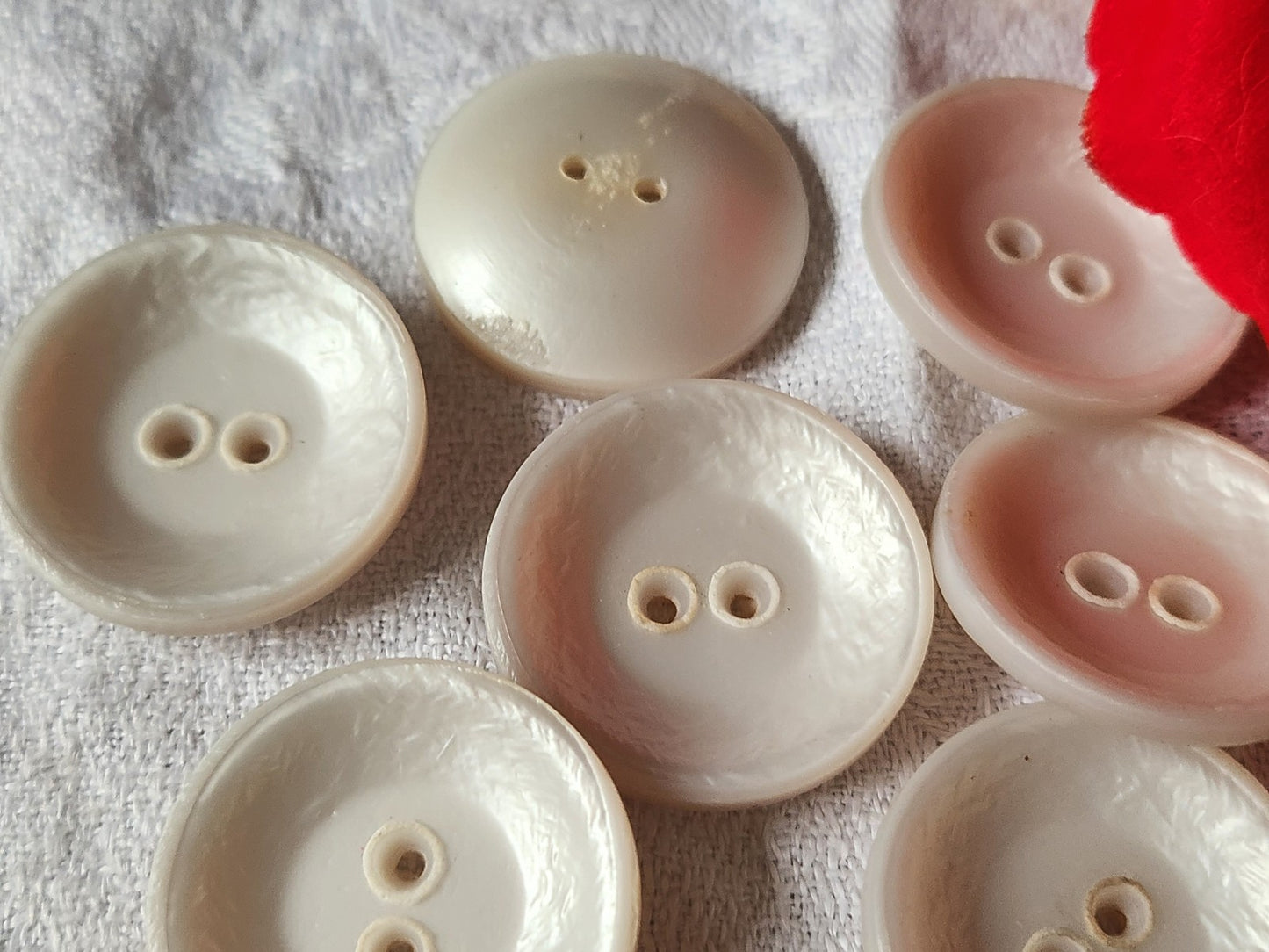 Lot 9 boutons vintage gros blanc bord satiné trous 2,7 cm ref 509