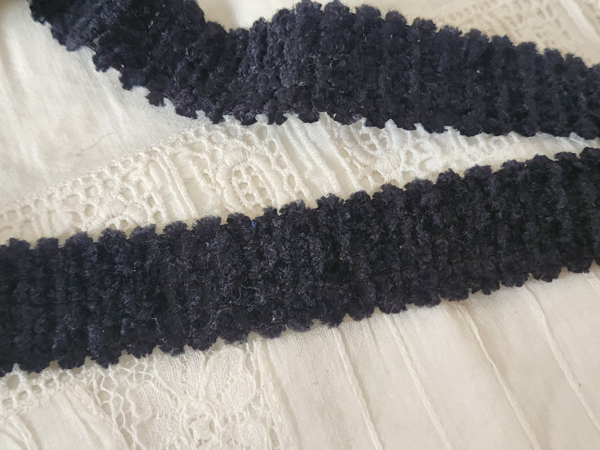 Galon noir style chenille 5 métres sur 2,3 cm made  in France A3