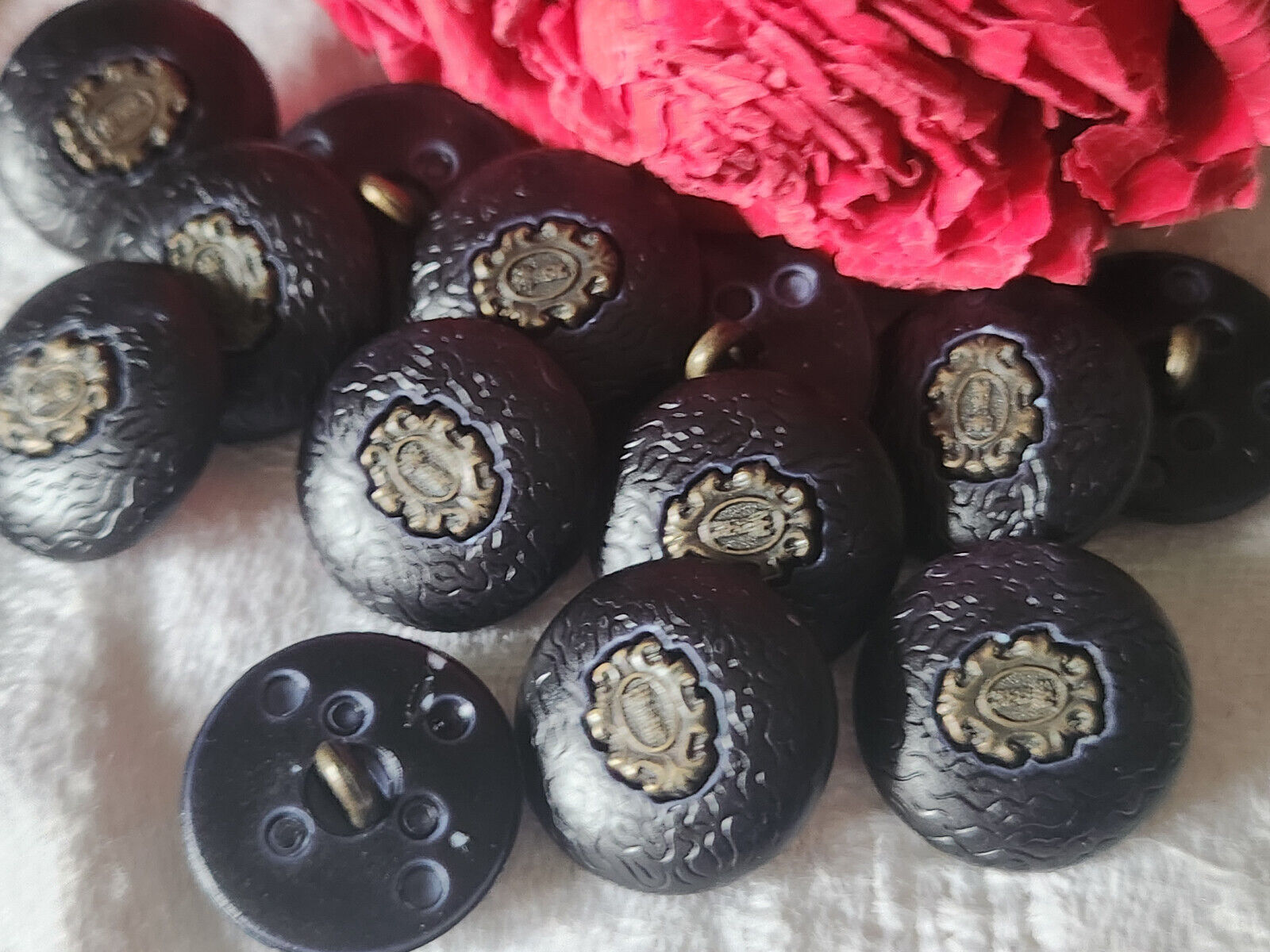 Lot 12 boutons vintage bleu foncé blason pied  1,8 cm ref 5342