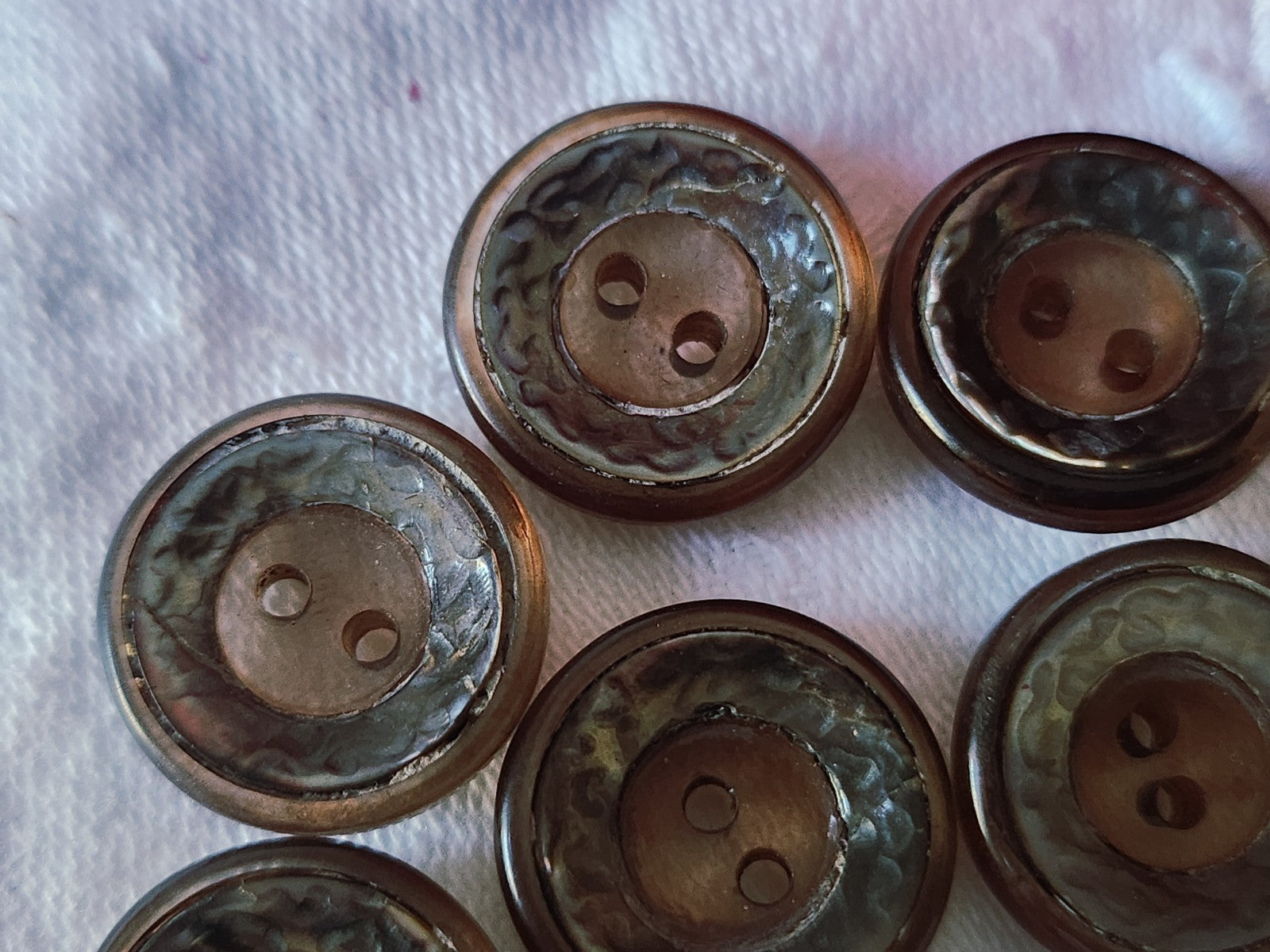 Lot 6 boutons anciens ornement en nacre ciselé 1,8 cm ref 3921