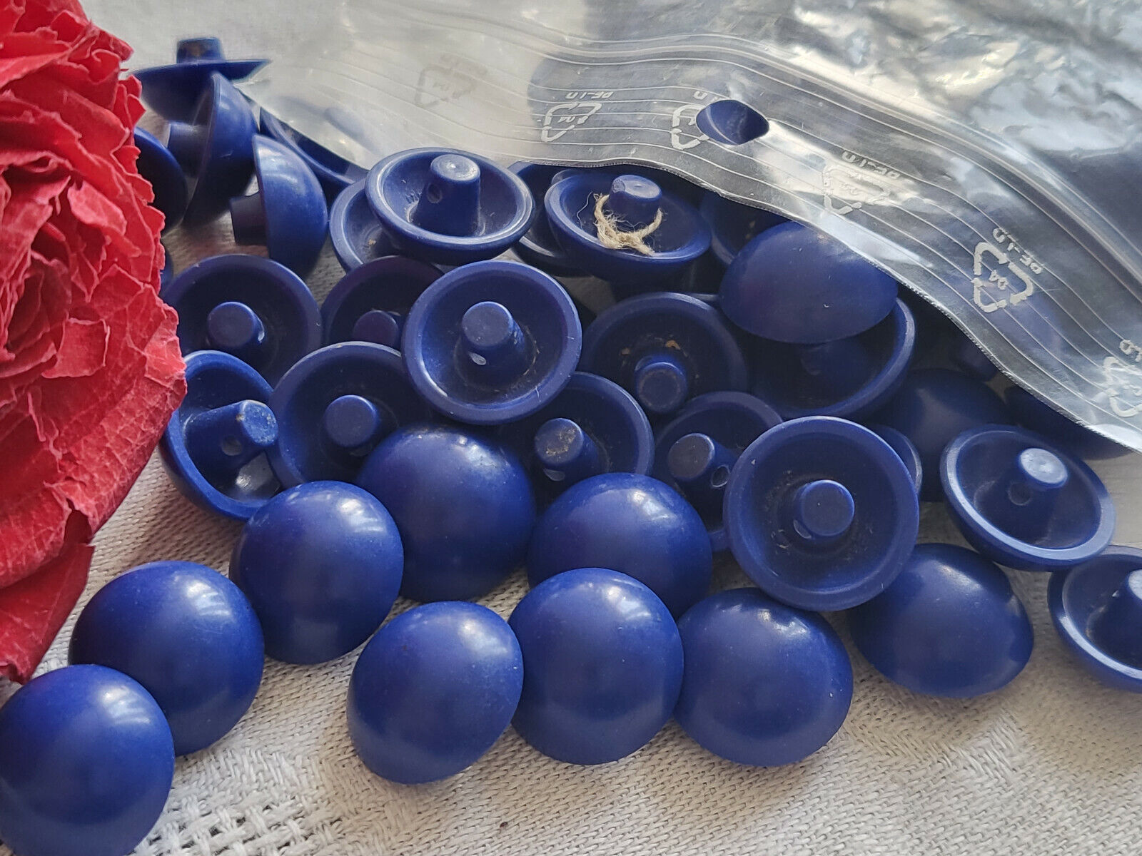 Lot 36 boutons anciens demi sphère bleu à pied vintage  1,3 cm TA