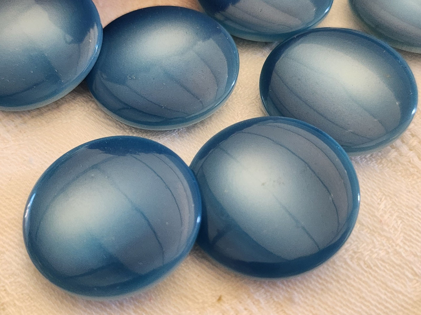 Lot 6 gros  boutons vintage bleu camaieu  pied lisse 2,7 cm ref 1877