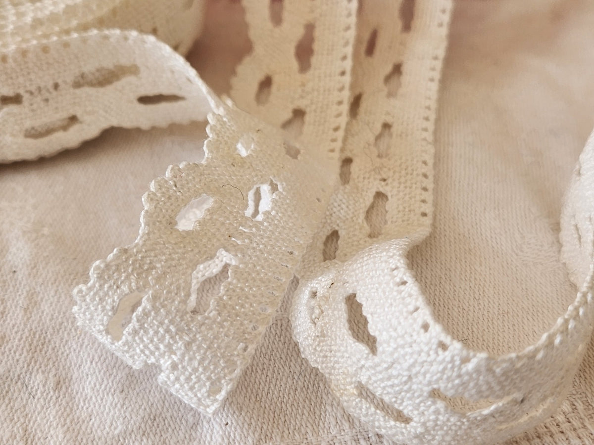 Dentelle ancienne blanche large 5 mètre 50  sur 2,2 cm   T2-12