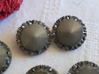 Collection lot 6 boutons anciens sculpté ajouré bord gris 1,8 cm ref 795