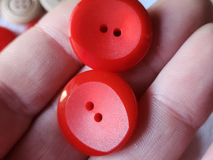Lot 10 boutons vintage rouge  à trous 2,2 cm ref  2822