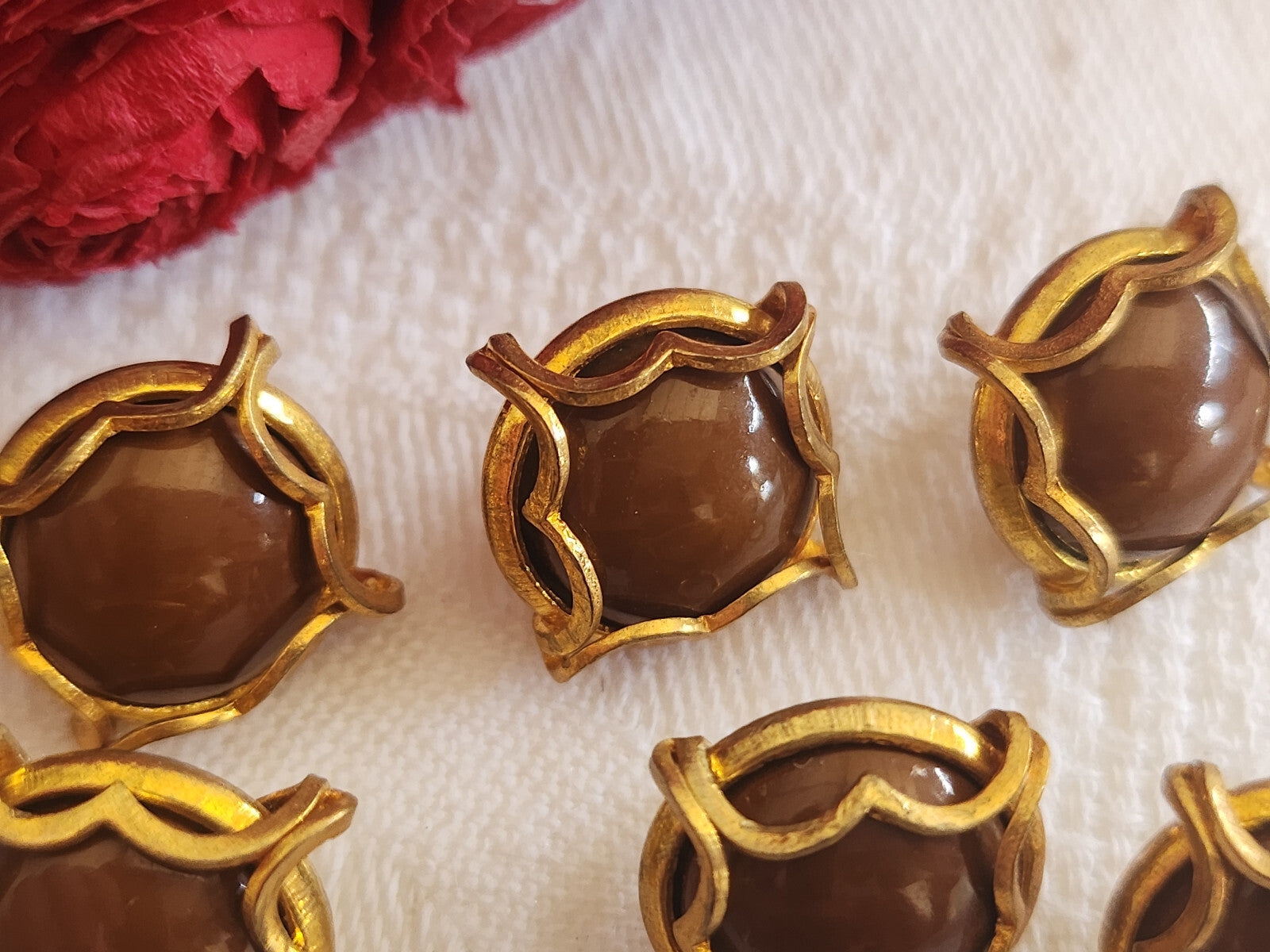 Lot  6 boutons anciens en métal coeur marron  prisonnier 1,4 cm ref 779