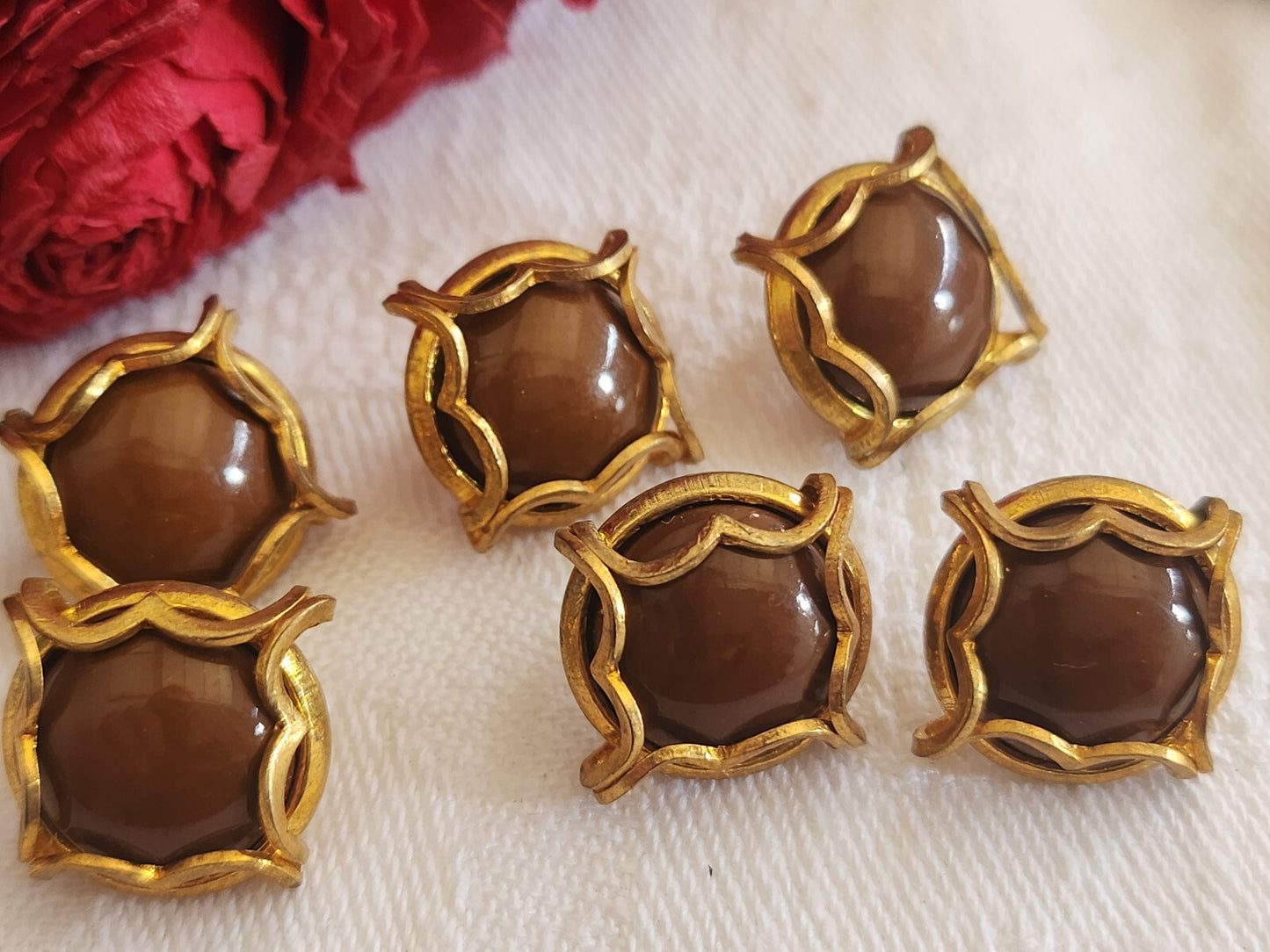 Lot  6 boutons anciens en métal coeur marron  prisonnier 1,4 cm ref 779
