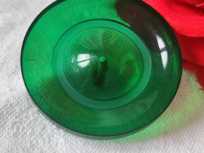 Gros bouton vintage vert transparent pied laiton 3,9 mm ref 1320