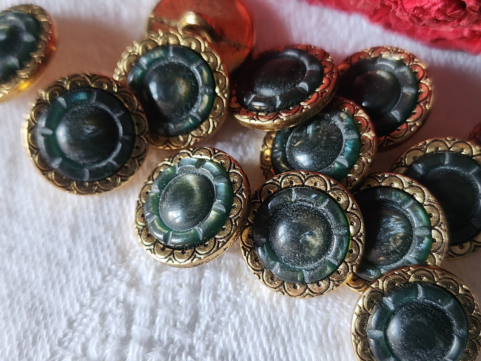Lot 7 boutons vintage en métal coeur vert gris doré  pied 1,3 cm ref 3129