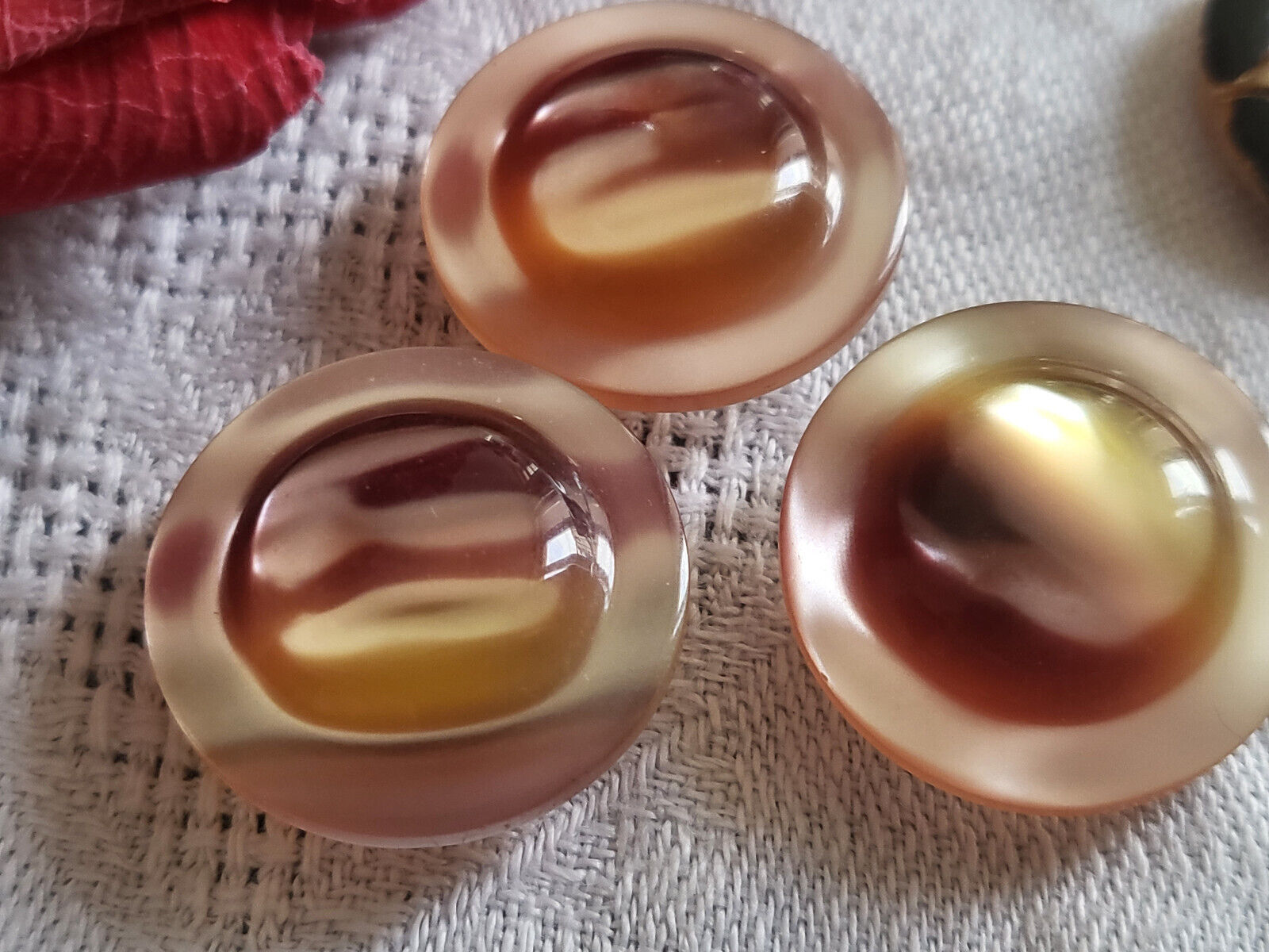 Trio jolis boutons vintage à pied jaune violet crème 2 cm pied G9J