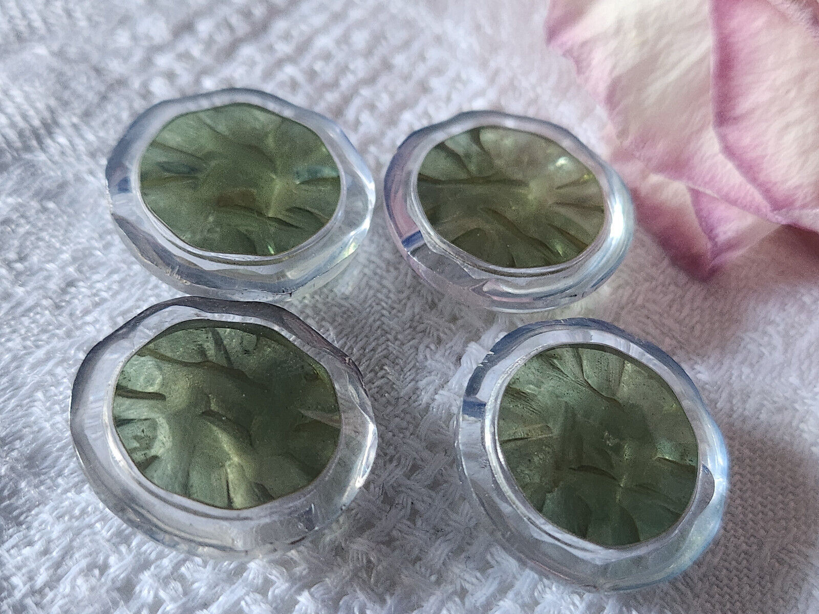 Lot 4 boutons vintage vert bord transparent pied  2,1 cm ref 781