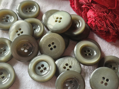 Lot 19 boutons vintage gris lumineux à trous 1,8 cm ref 2377