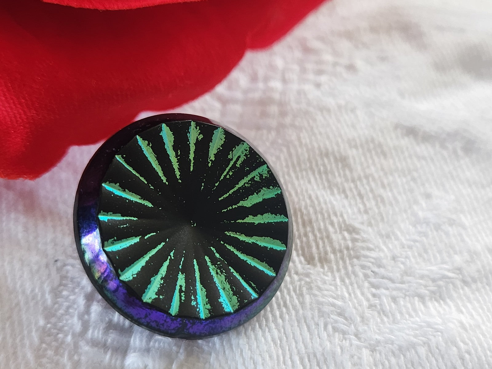 Bouton vintage en verre bleu noir pétrole  2,1 cm D17F