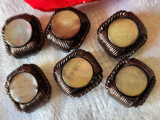 Lot 6 boutons vintage resine coeur en nacre 1,5 sur 1,6 cm pied ref 965
