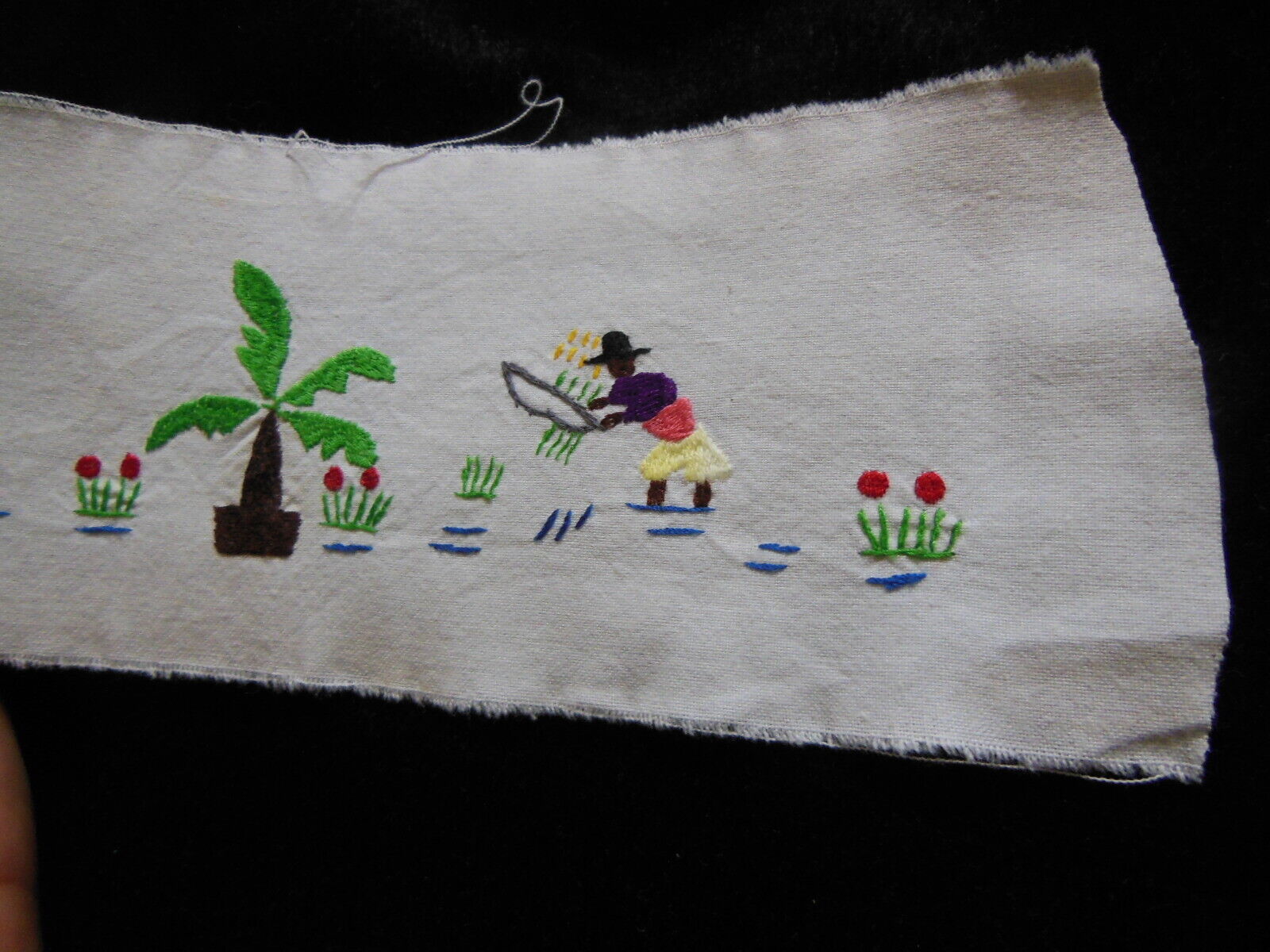 Broderie ancienne colorée personnage champs pour création récup incrustation B7