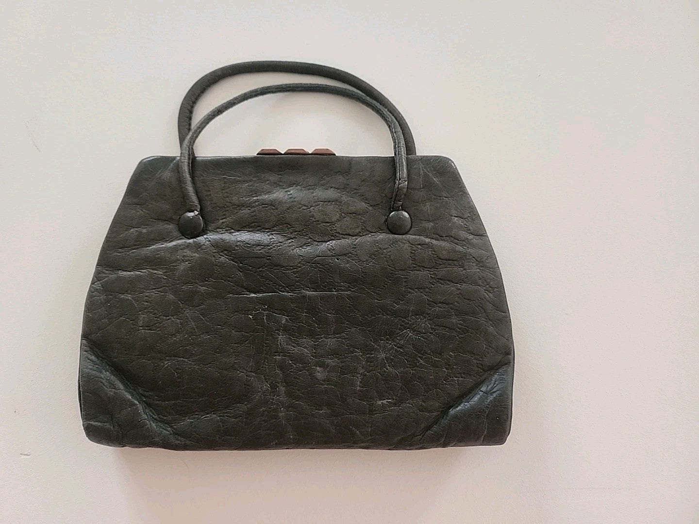 Ancien petit sac à main noir pochette fermoir sympa original retro
