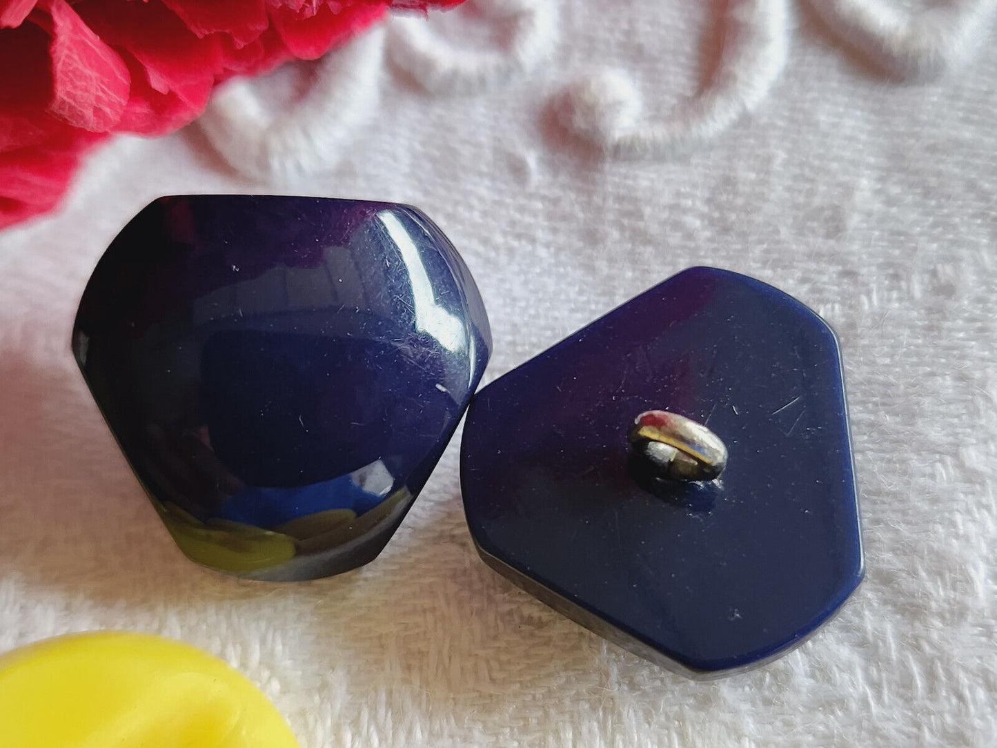 Duo boutons vintage à pied métal bleu forme originale 2 cm G18G