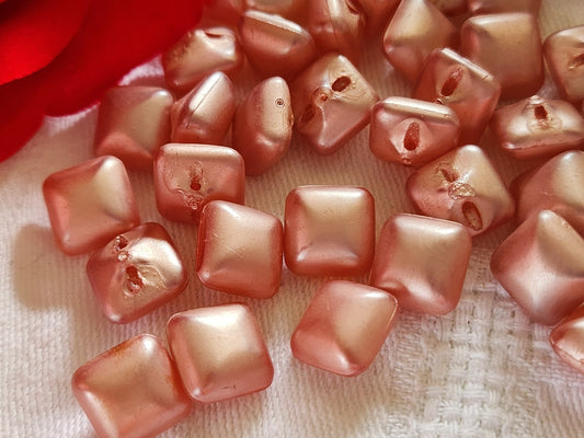 Lot 15 mini boutons vintage rose nacrés plastique pied carré 1 cm ref 2090