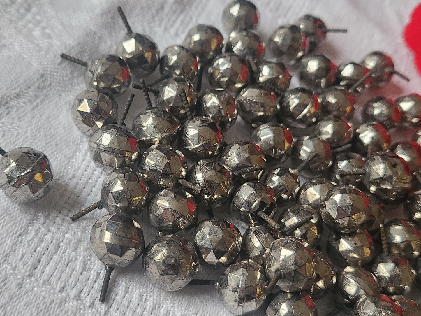 Lot 120 boules en verre avec vis anciens restauration miroir clous création TA