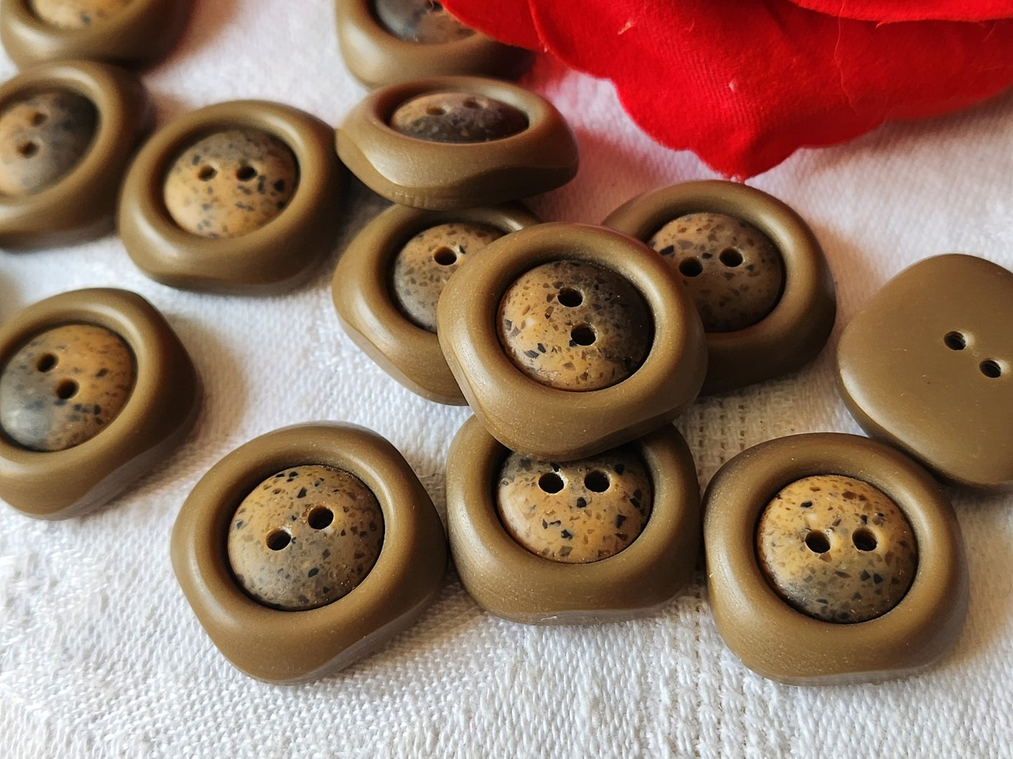 Lot 13 boutons vintage marron moucheté carré 1,9 cm ref 752