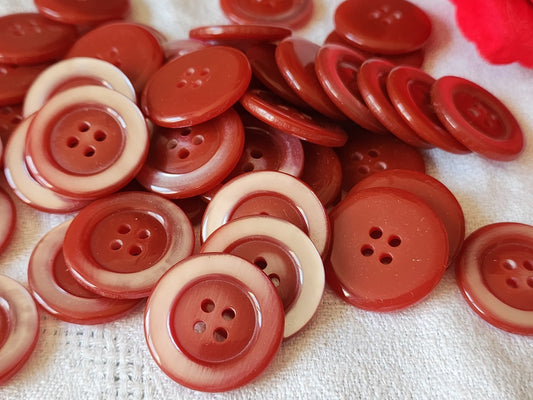 Lot 30 boutons vintage  rouge bord nacré trous  2,3 cm ref 3889 **
