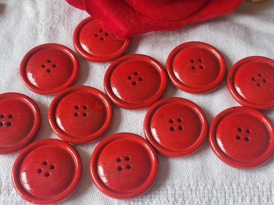 Lot 11 gros boutons anciens en bois rouge à trous vernis 2,6 cm ref 1893