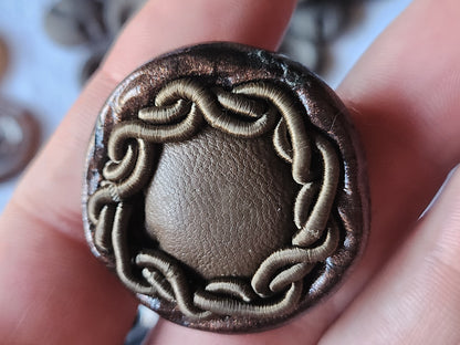 Collection gros bouton en resine cuir marron vintage diamètre  3,5 cm ref 362
