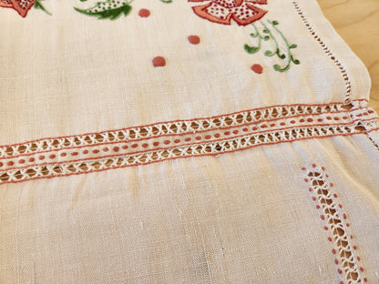 Superbe napperon ancien fil tiré ajouré broderie rose 49 sur 34,5 cm B8