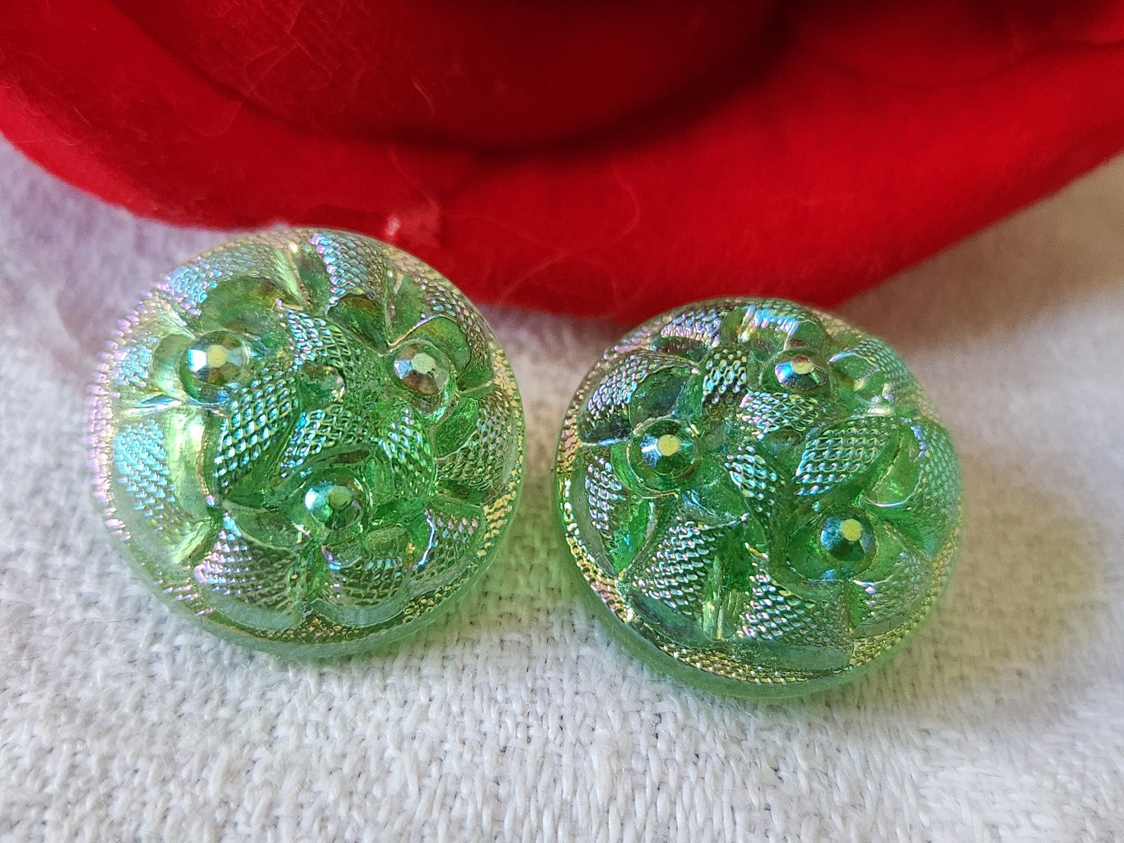 Duo boutons anciens en verre vintage mordoré vert 1,7 cm G18E