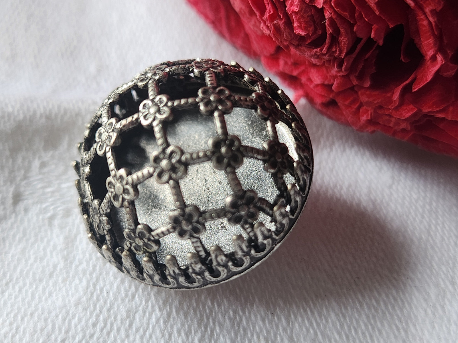 Gros bouton ancien en métal ajouré 2,3 cm dentelle argenté  vintage G17D