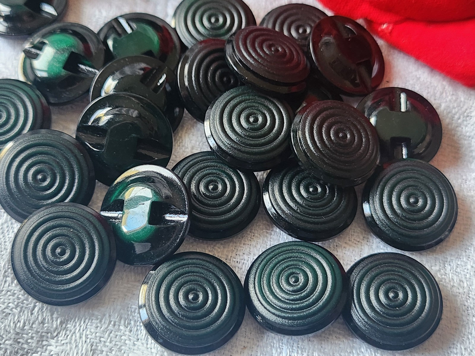 Lot 12  boutons vintage vert pied spirale 1,7 cm  ref 5580