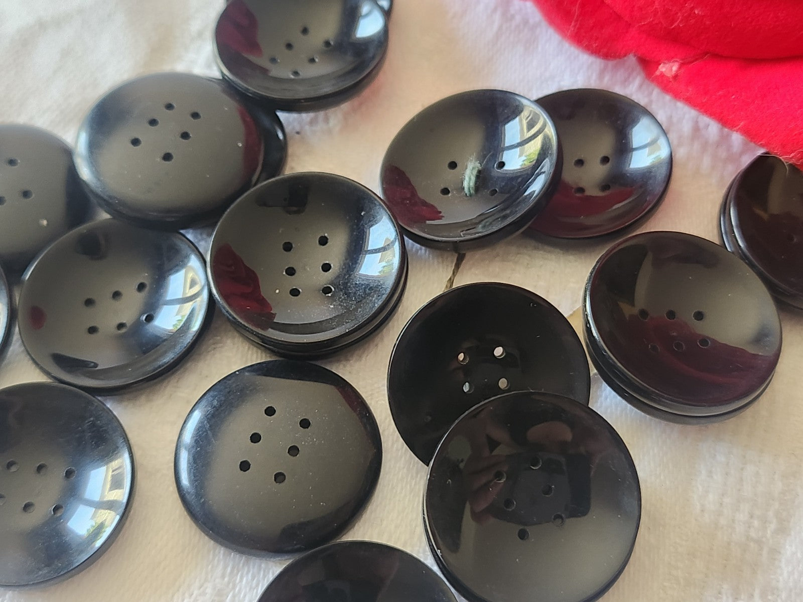 Lot 10 boutons vintage noir à six trous diamètre 2,1 cm ref 6105
