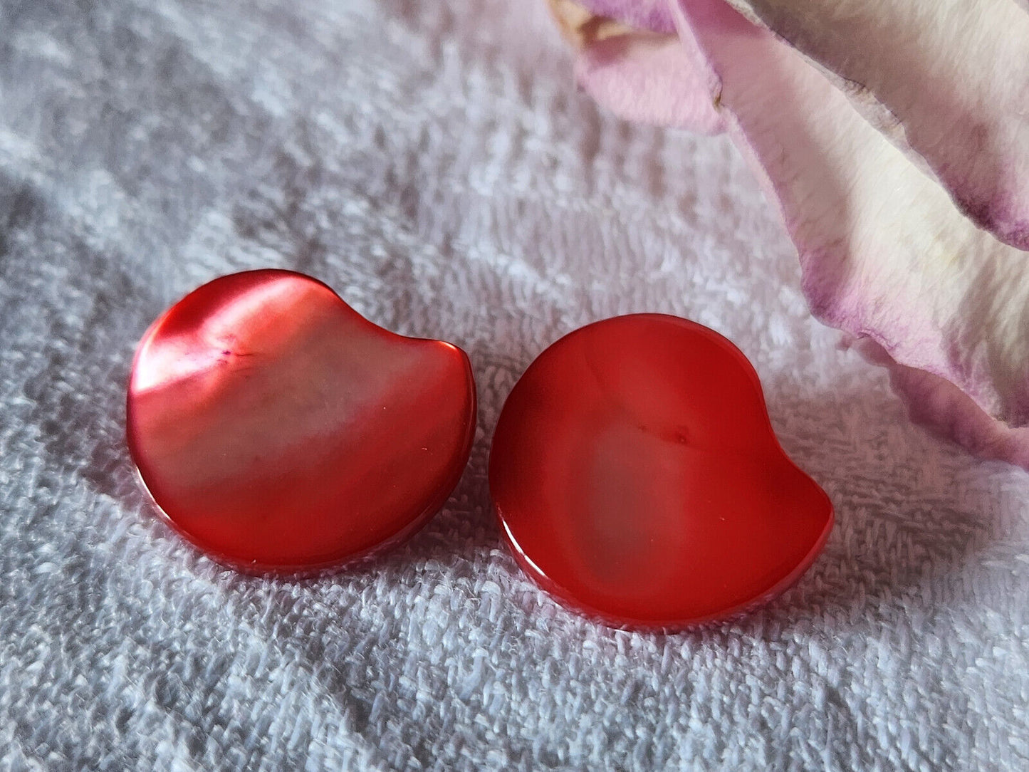 Duo boutons anciens en nacre rouge originaux vintage 1,7 cm D14B