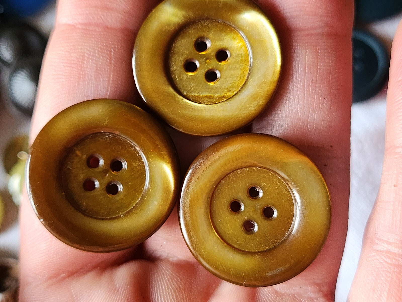 Trio gros boutons anciens en nace teinte a definir 2,6 cm G10S
