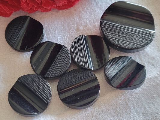Lot 7 jolis  boutons vintage noir lumineux à pied 1,7 et 2,6 cm ref 3368