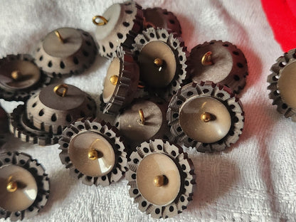 Collection lot 6 boutons anciens marron ajouré pied métal 1,9 cm ref 5817