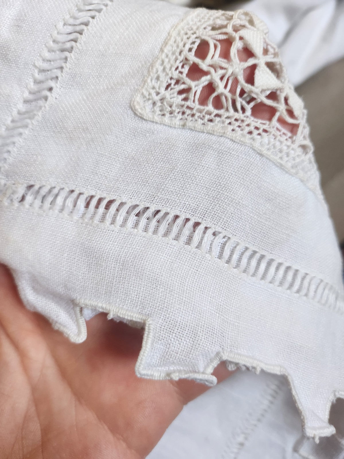 Ancienne nappe surnappe application jour  66 cm sur 88 B8