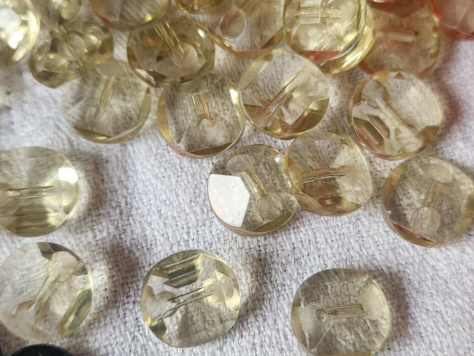 Lot 15 boutons vintage effet strass jaune acrylique  1,3 cm ref 5473